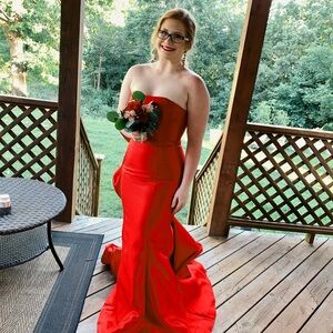 Red Sherri Hill Prom Dress